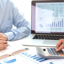 sirr yayan işçilər