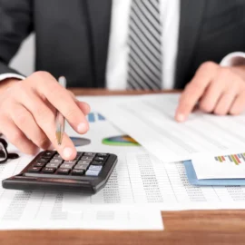 Kuryer işləyən fiziki şəxs